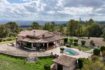 22.000m² Finca mit 3 Zimmern, Pool und Meerblick zu kaufen