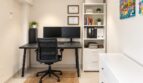 Homeoffice mit integriertem Stauraum und moderner Klimatechnik
