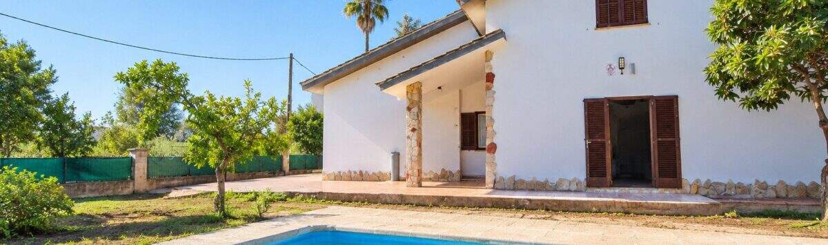 Mediterranes Landhaus mit eigenem Swimmingpool und großzügigem Außenbereich